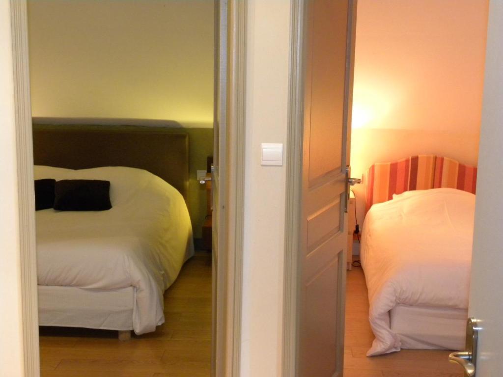 Hotel La Bastie d'Urfé Naussac  Zimmer foto